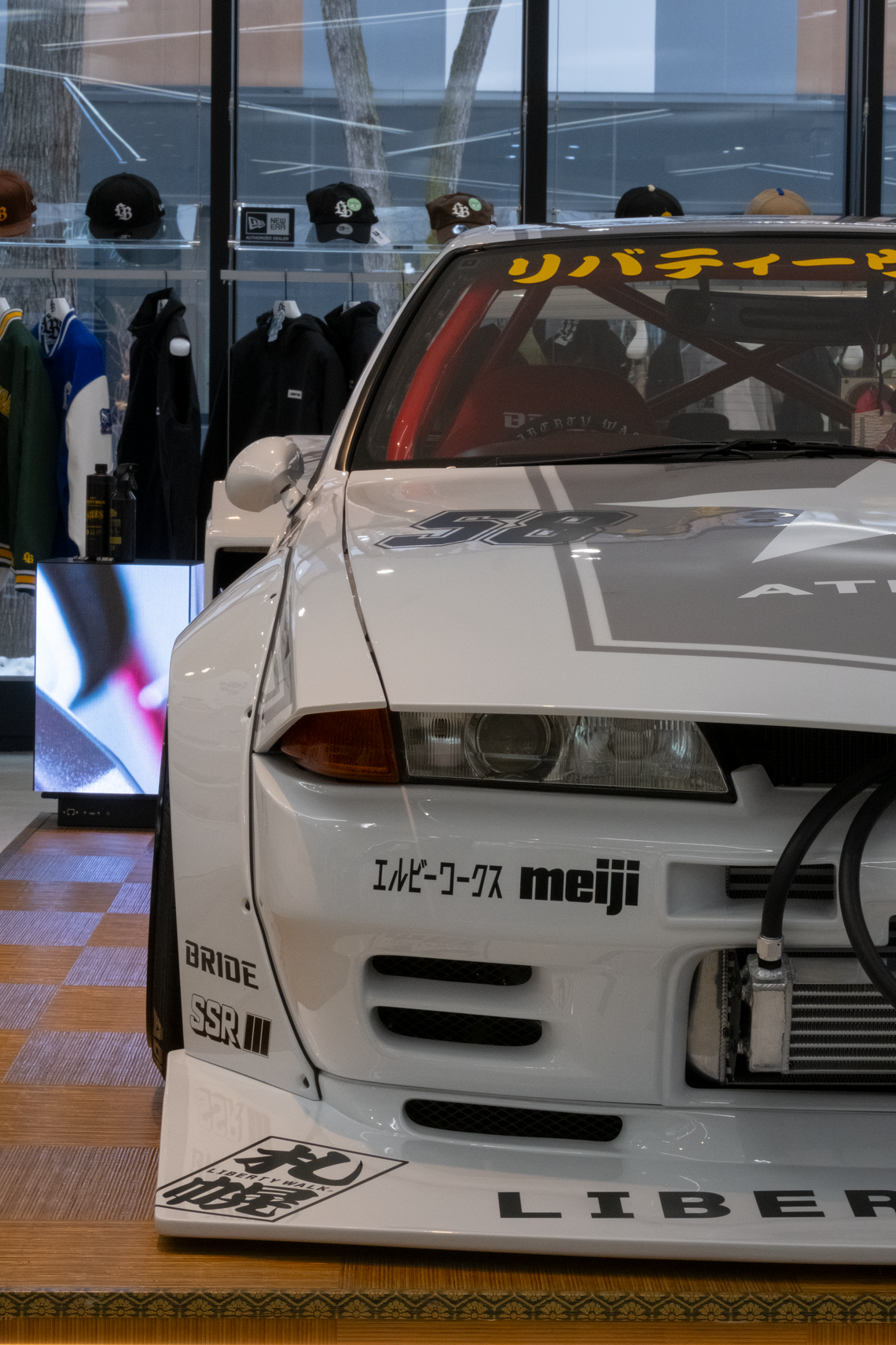 Liberty Walk LB-Kaido Works Nissan Skyline R32